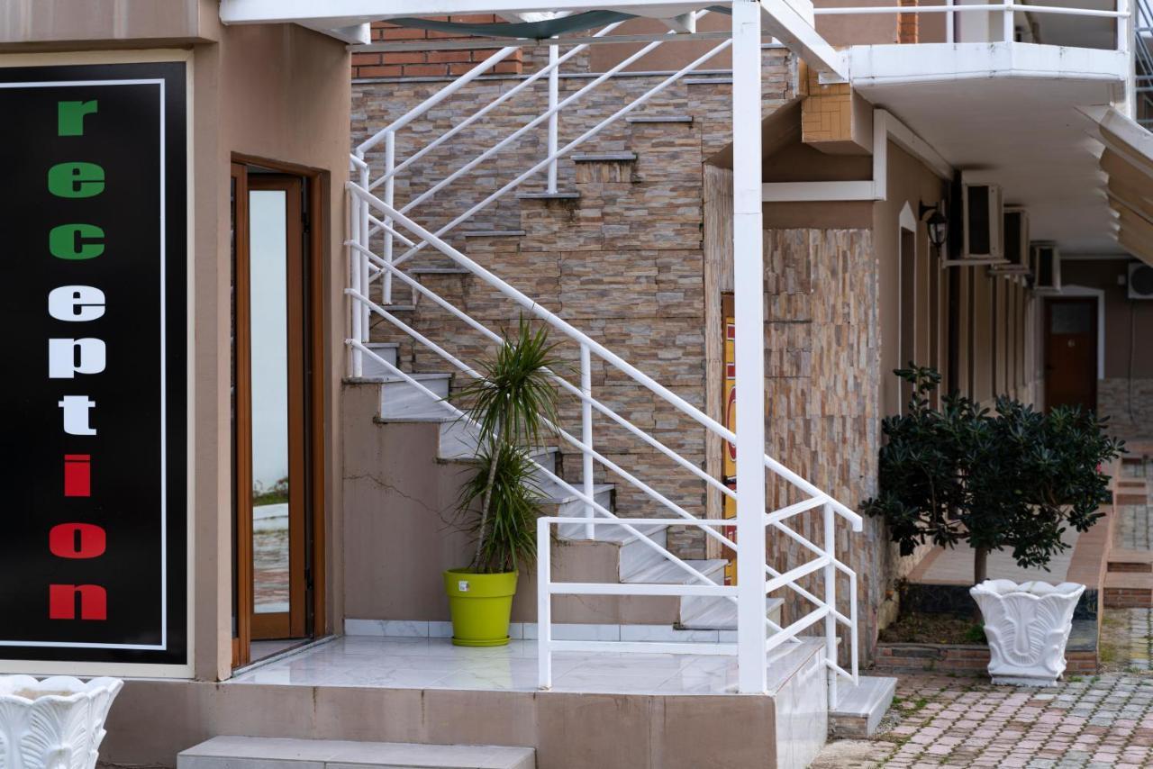 Dolce Italia Residence Radhimë エクステリア 写真
